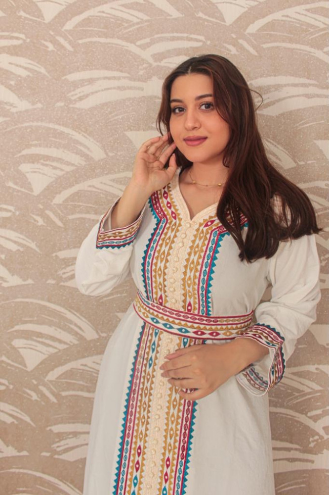 عبايه نسائيه مطرزه مع حزام