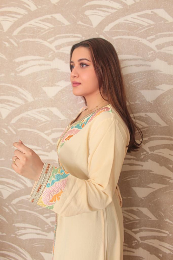 عبايه نسائي مطرزه بحزام