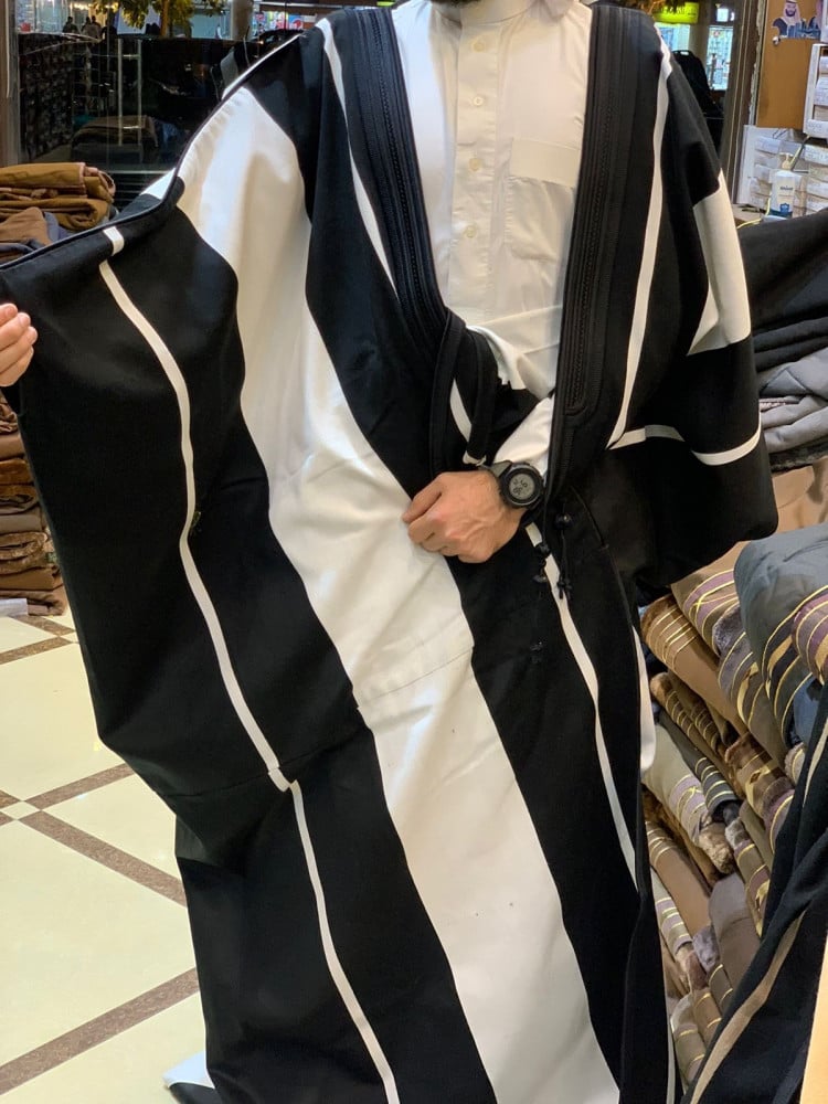 بشت يوم التأسيس لون اسود و ابيض