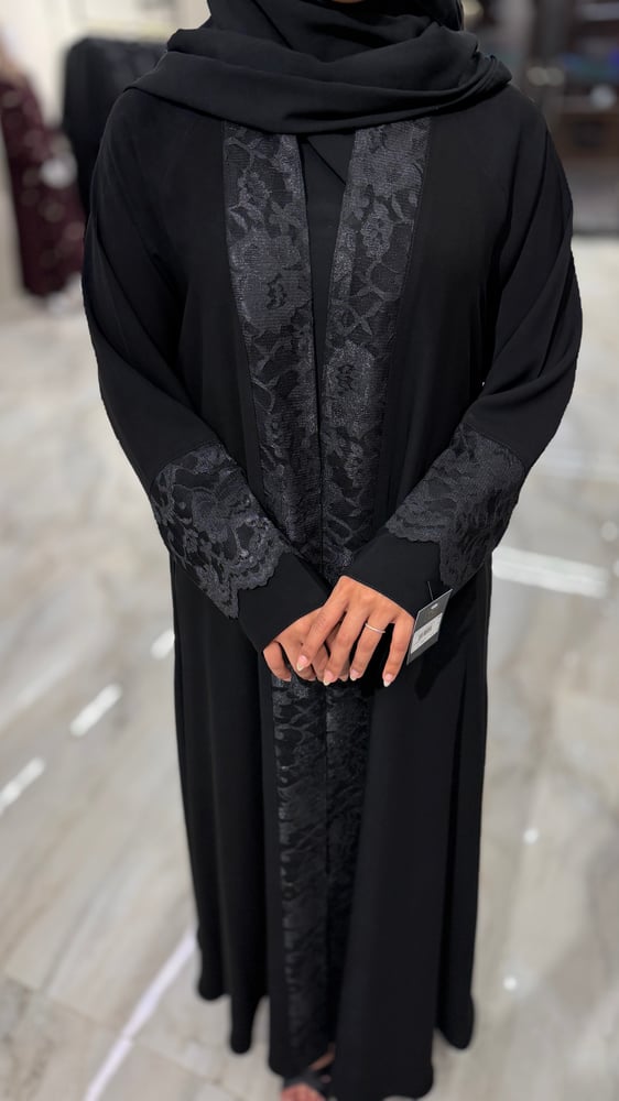 عباية كريب سيراميك مع دانتيل