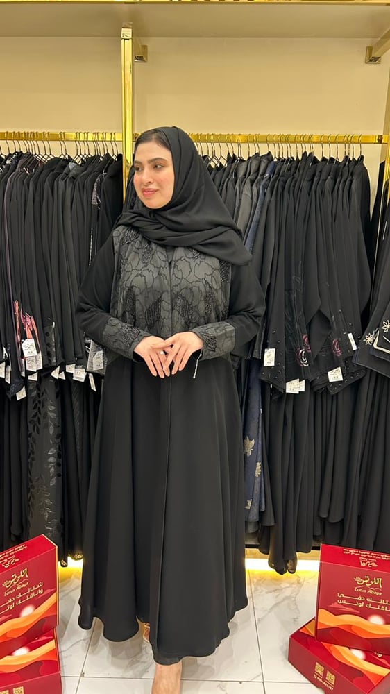عباية كريب سيراميك بتصميم جاكار و شك