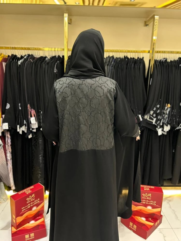 عباية كريب سيراميك بتصميم جاكار و شك