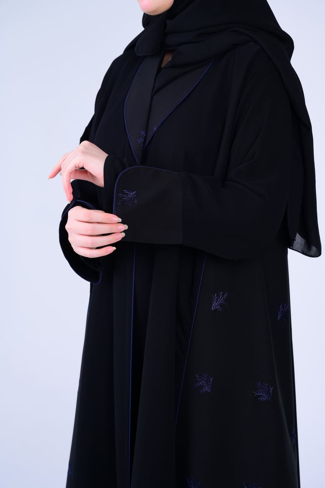 عباية وفاء بشك كحلي