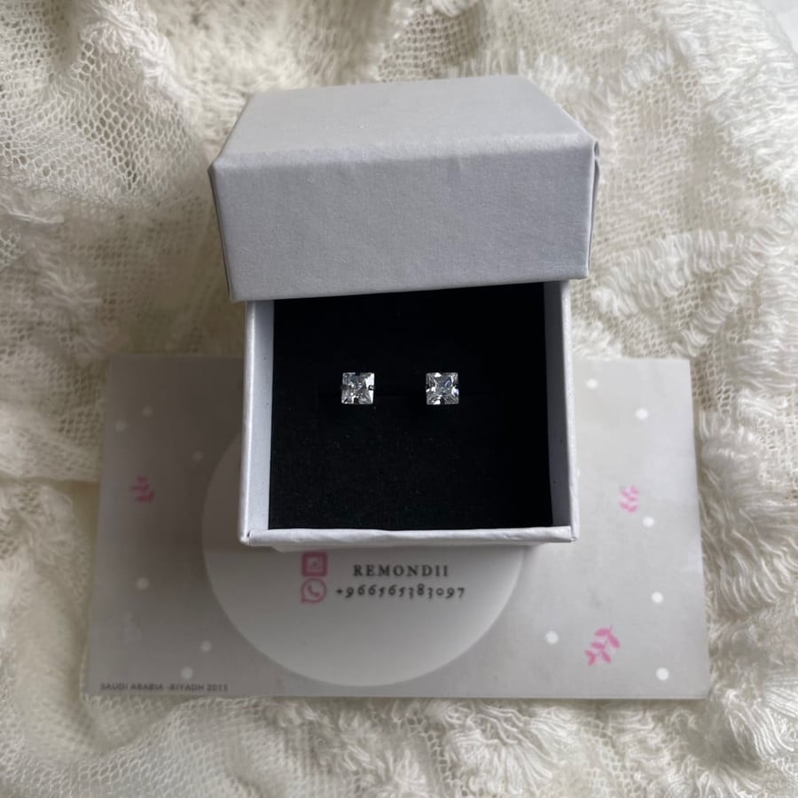 Medical ring stainless steel crystals square 16g