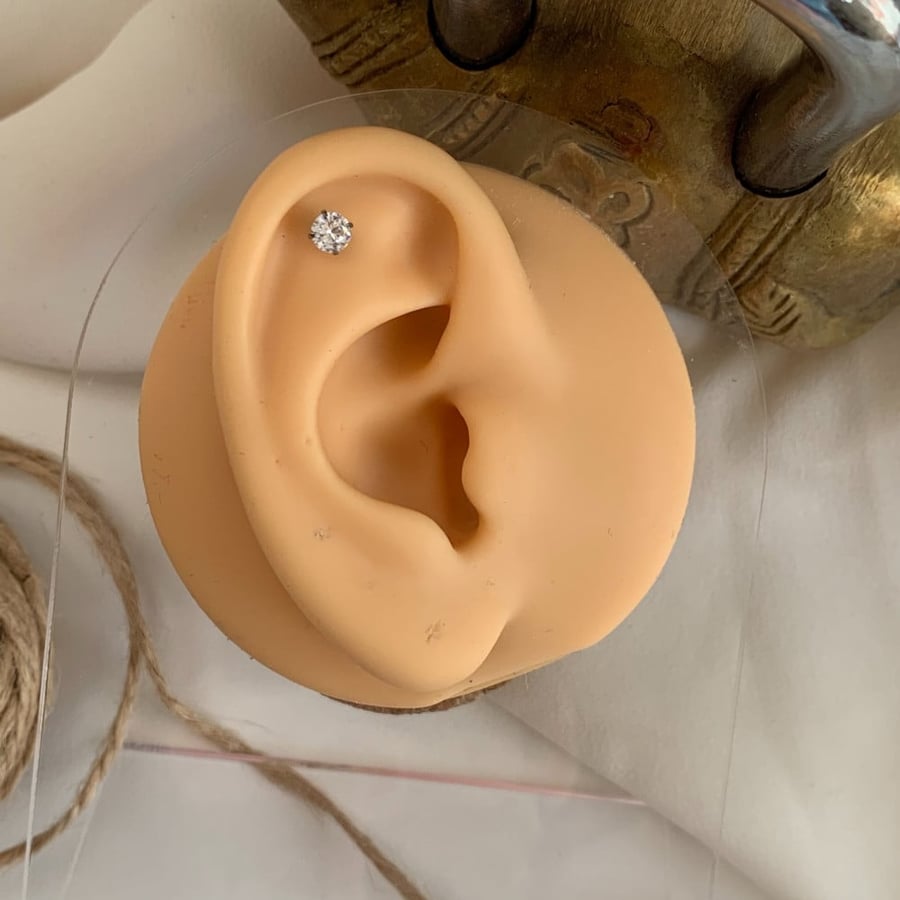 بيرسنق طبي فضي كرستالتين 16g