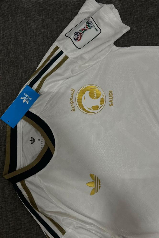 تيشيرت المنتخب بشعار كاس العالم