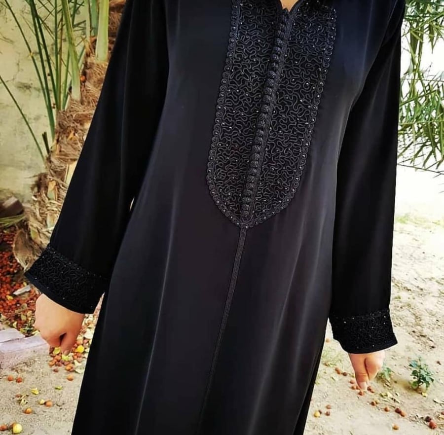 عباية مغربية مطرزة