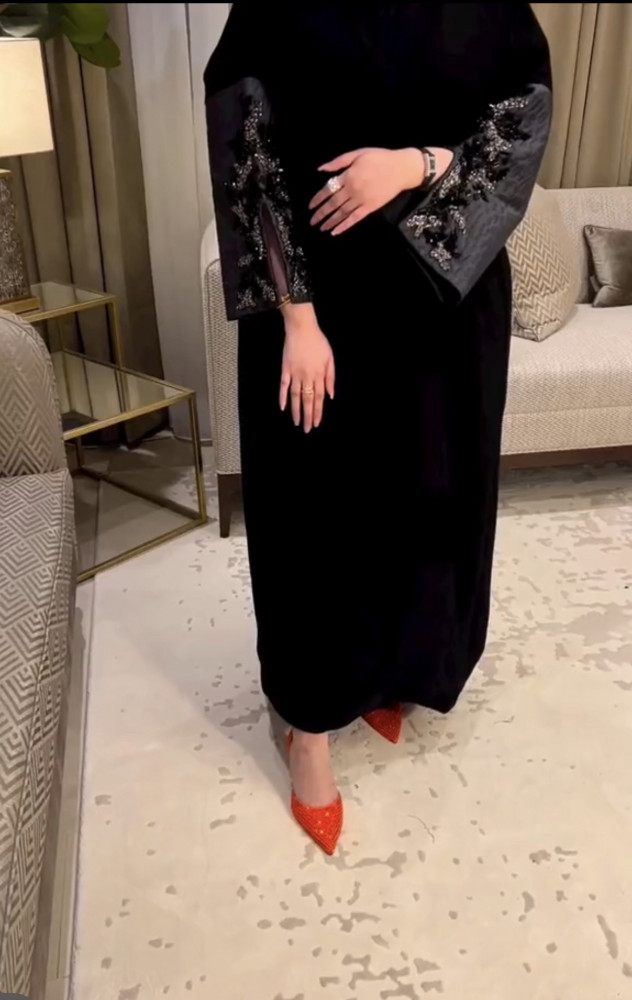 عبايه اسود