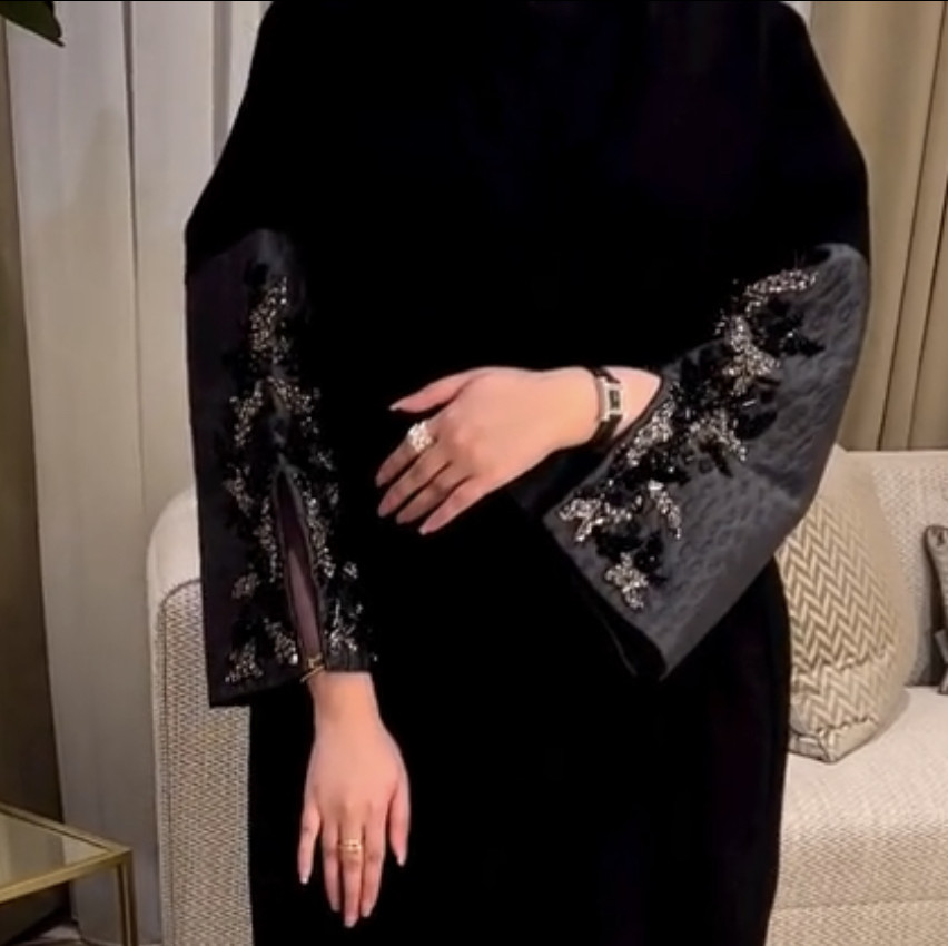 عبايه اسود