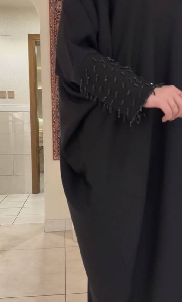 عباية سوداء 80
