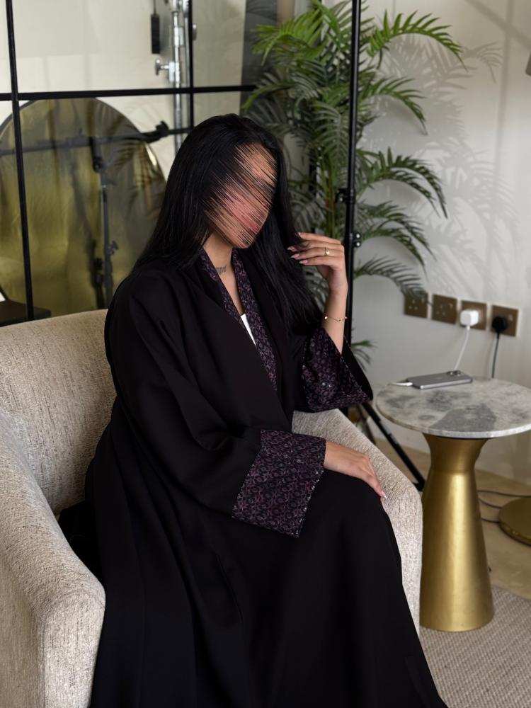 كتان مع أكمام ركامه بنفسجي