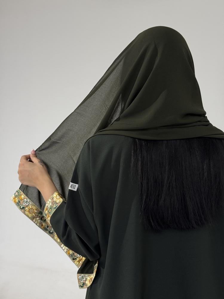 كتان اخضر مع أسواره ملونه