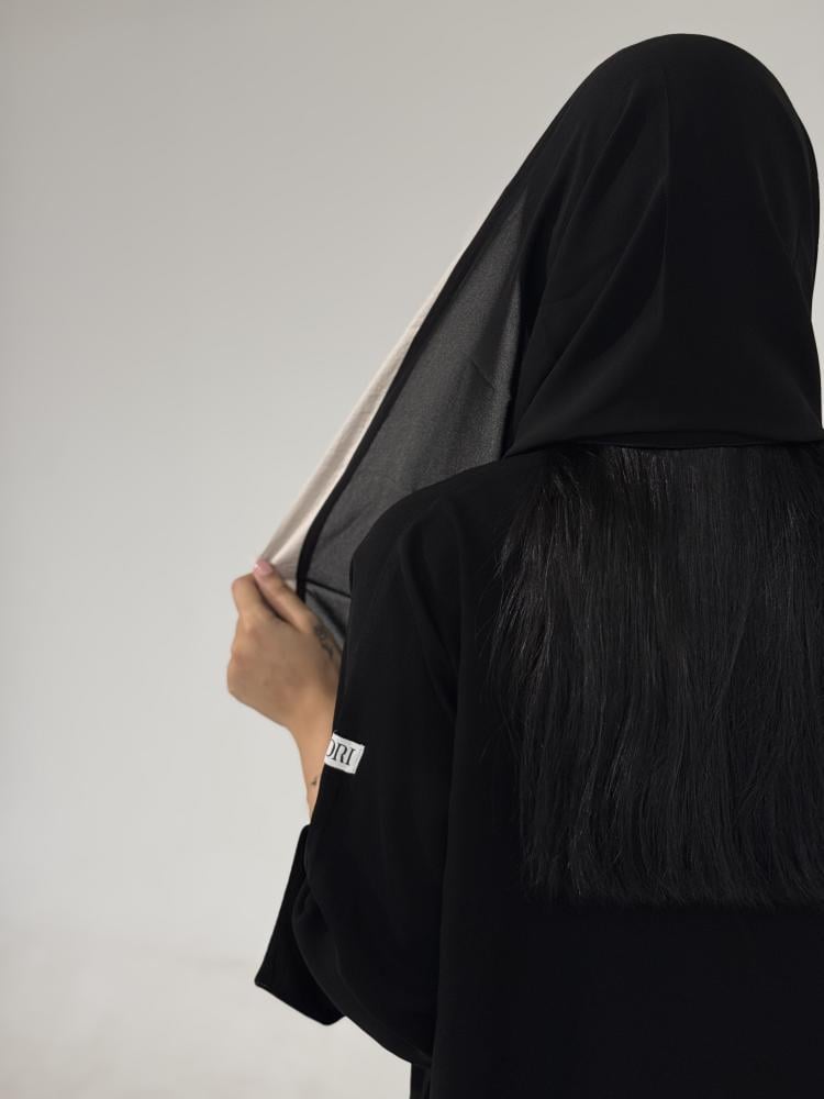 ملكي مع أكمام سواره بفتحة بيج