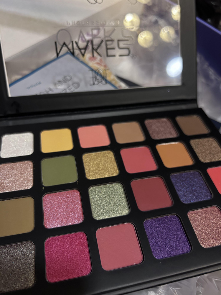 Makeover 22 rose gold eyeshadow palette