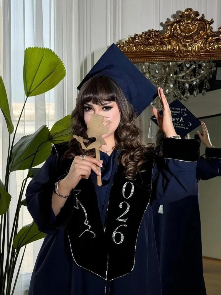 عباية تخرج كحلي مع وشاح اسود 2026