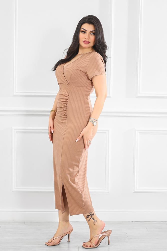 Casual rib dress with a V-neck and gathered waist