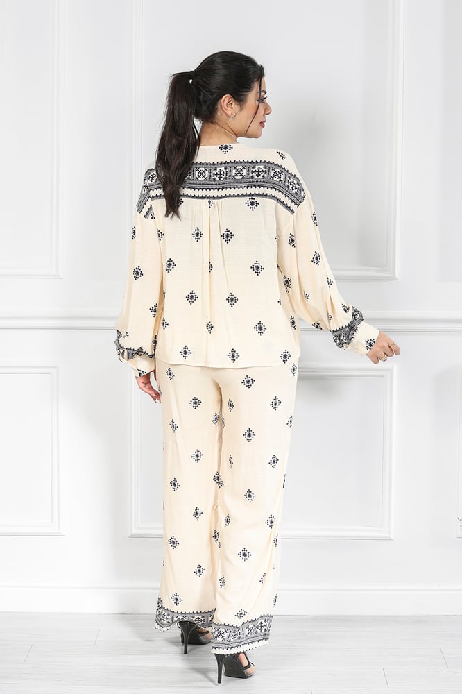 Women's casual embellished long-sleeved set with buttoned cuffs