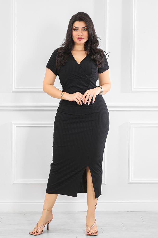 Casual rib dress with a V-neck and gathered waist