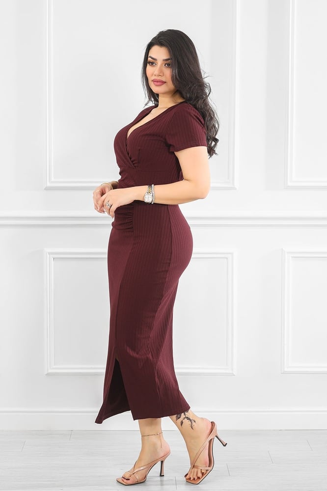 Casual rib dress with a V-neck and gathered waist