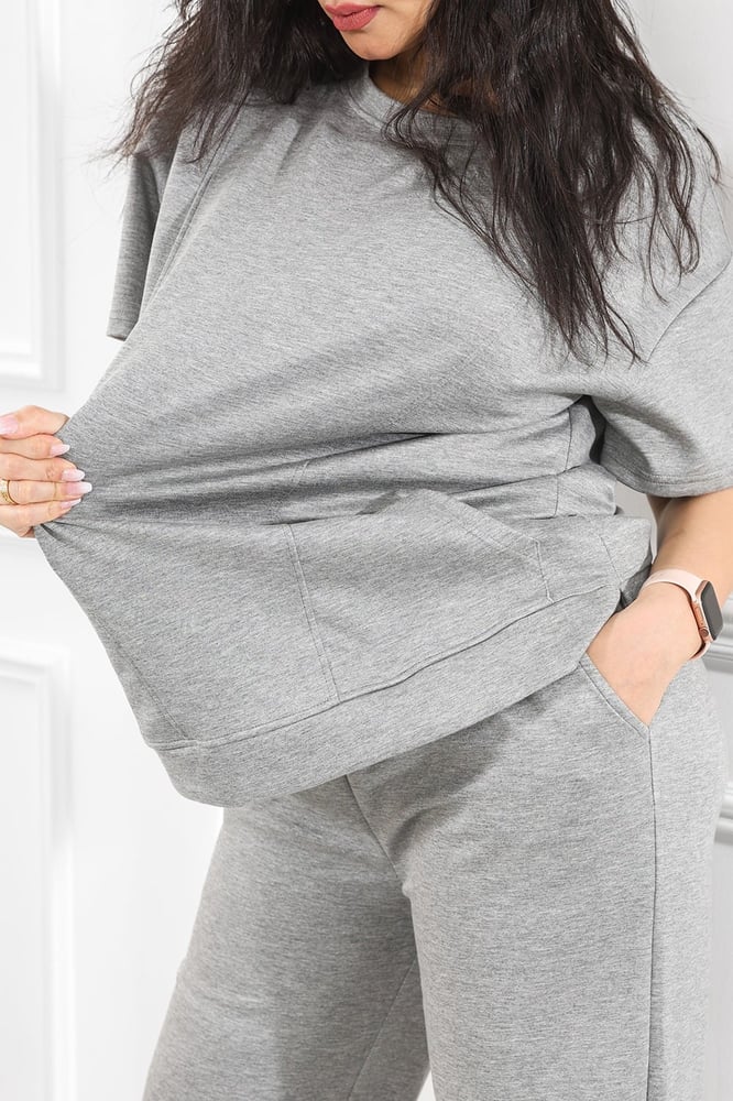 Women's casual tracksuit with a long t-shirt and pocket
