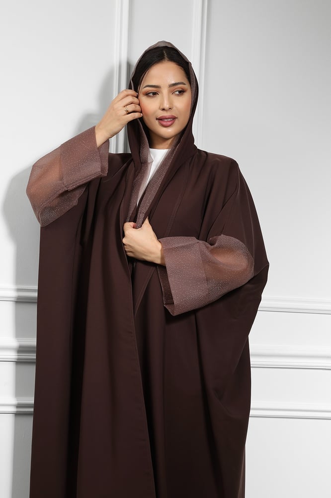عباية سادة مفتوحة بأكمام شفافة وشال