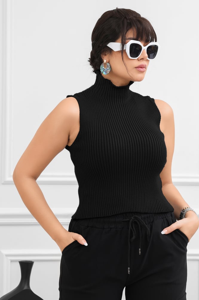 Women's sleeveless high neck knitted top