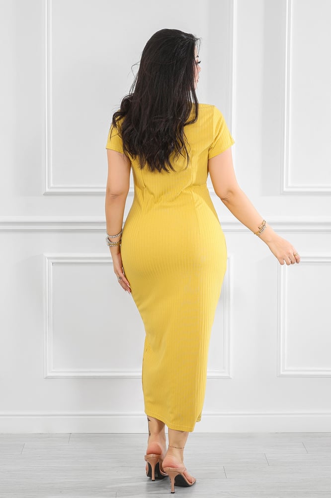 Casual rib dress with a V-neck and gathered waist