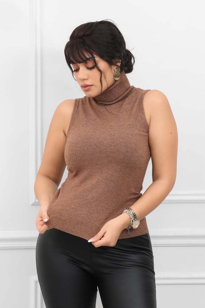 Women's sleeveless turtleneck top in multiple colors