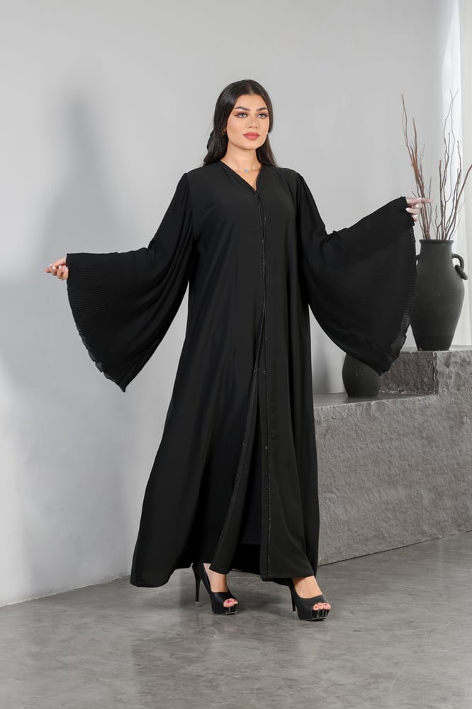 عباية كريب كم كسرات كامل كريستال اسود ف الامام بأزرار  إغلاق طقطق مع شال