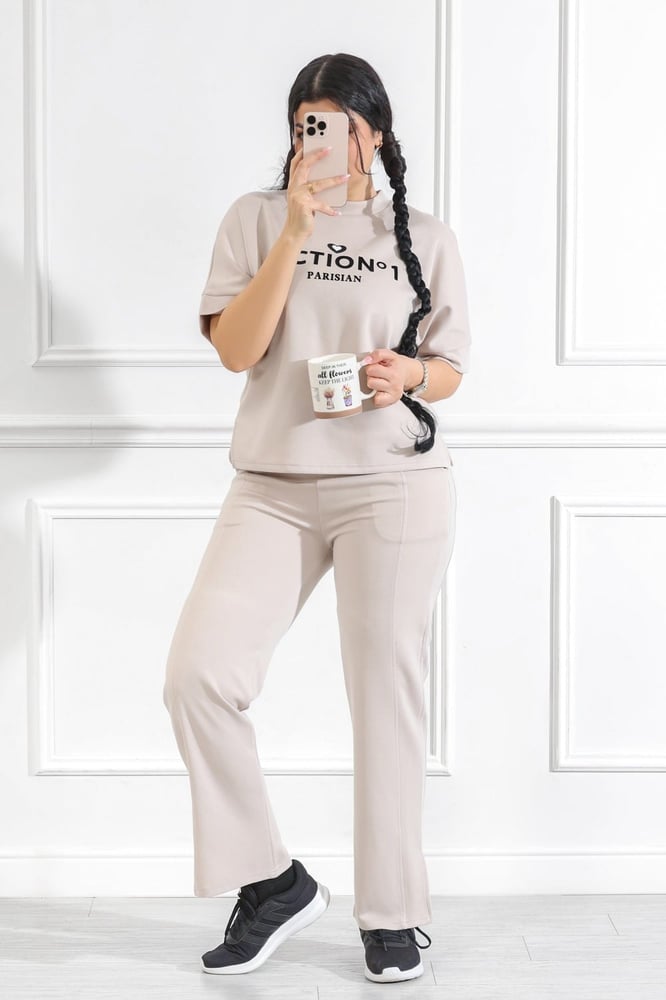 Women's casual medical tracksuit with mid-length sleeves, featuring a medium-sized letter print on the t-shirt and plain pants with a pocket and a side slit at the bottom of the pants.
