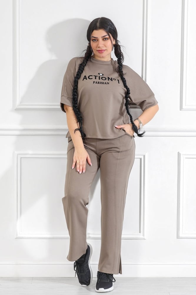 Women's casual medical tracksuit with mid-length sleeves, featuring a medium-sized letter print on the t-shirt and plain pants with a pocket and a side slit at the bottom of the pants.