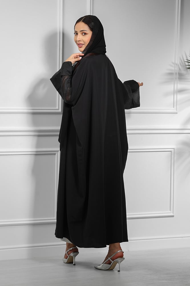 عباية سادة مفتوحة بأكمام شفافة وشال