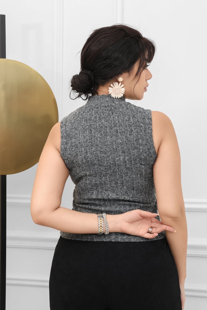 Women's sleeveless high neck