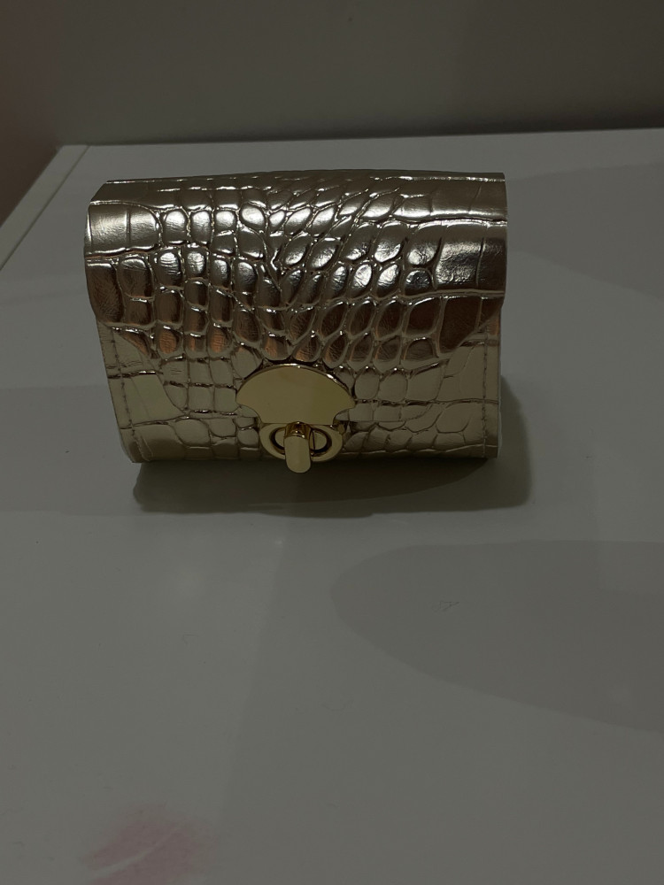 شنطة ذهبي