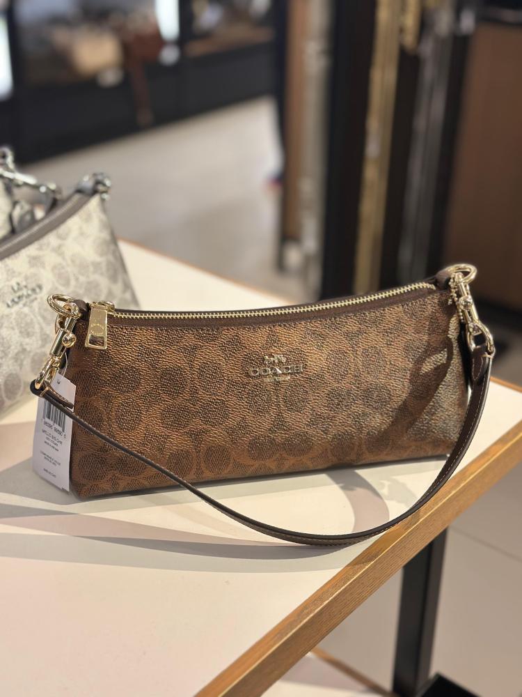 حقيبة كوتش شارلوت فوري Coach Charlotte Signature