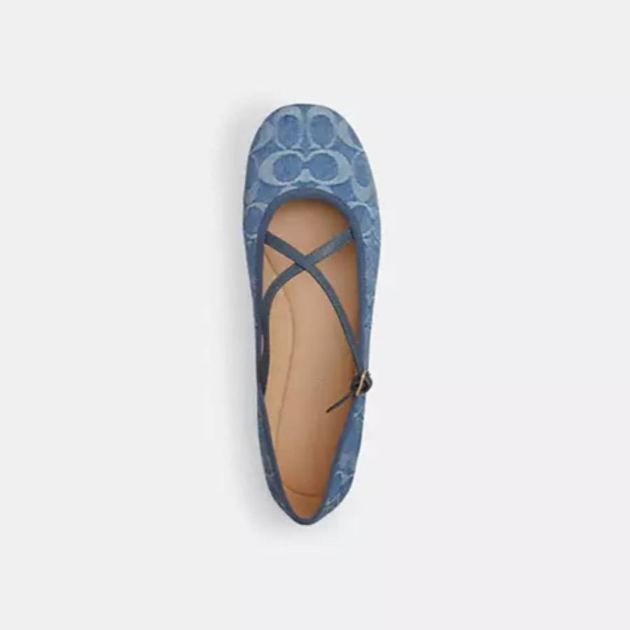 حذاء كوتش باليه فيبي سيغنتشر  دنيم الأزرق فوري  |    Phoebe Ballet Flat In Signature Denim