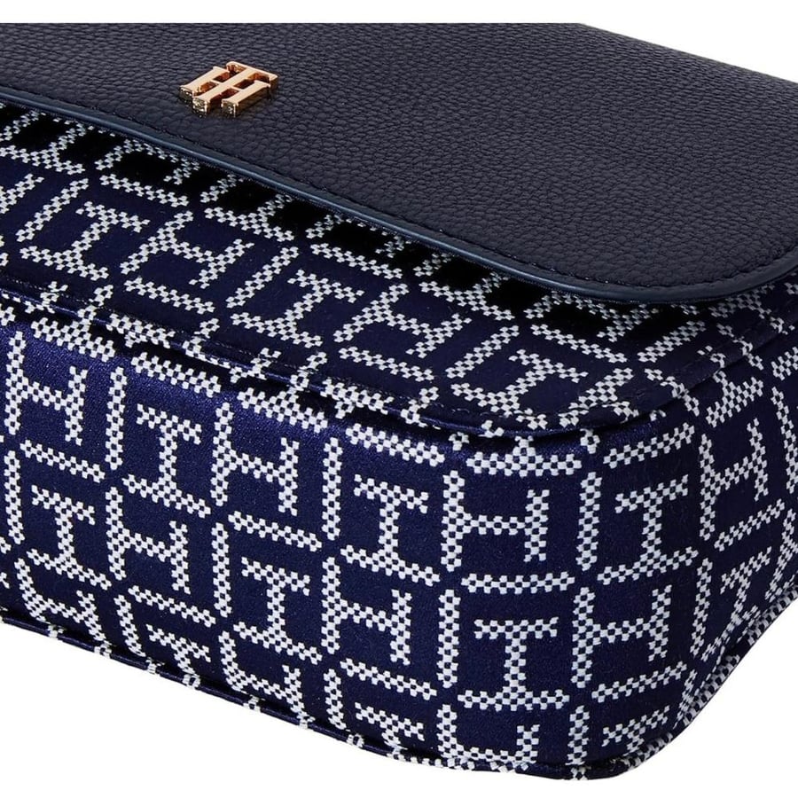 شنطة تومي