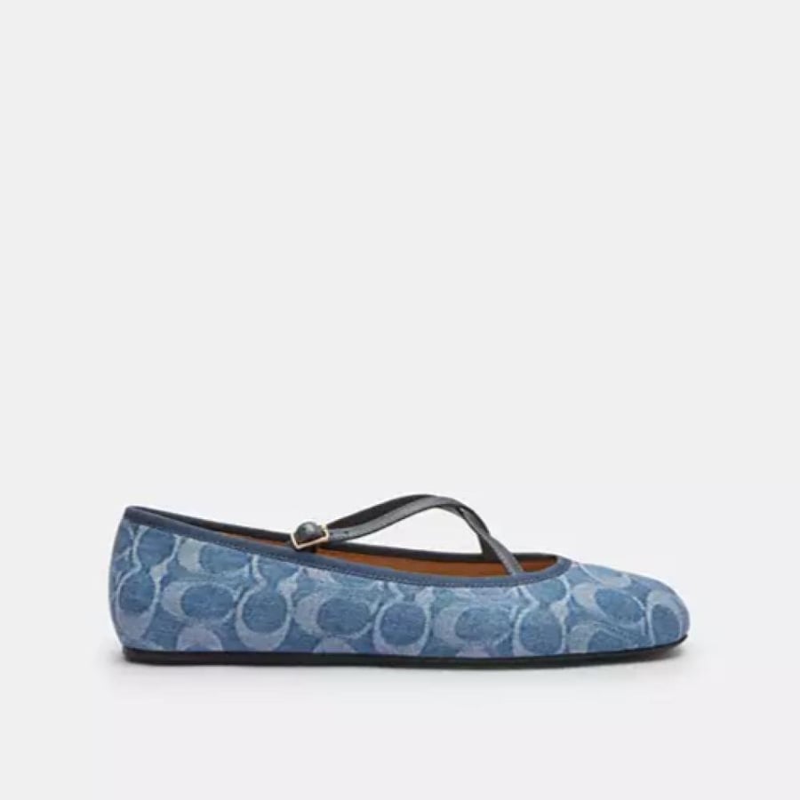 حذاء كوتش باليه فيبي سيغنتشر  دنيم الأزرق فوري  |    Phoebe Ballet Flat In Signature Denim
