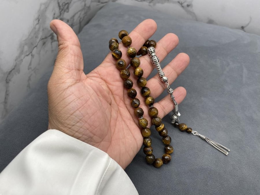 حجر عين النمر كريستالي
