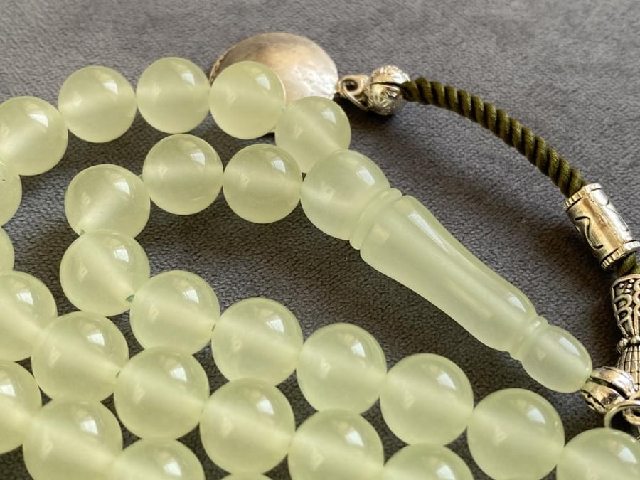 Illuminated tasbih with beads