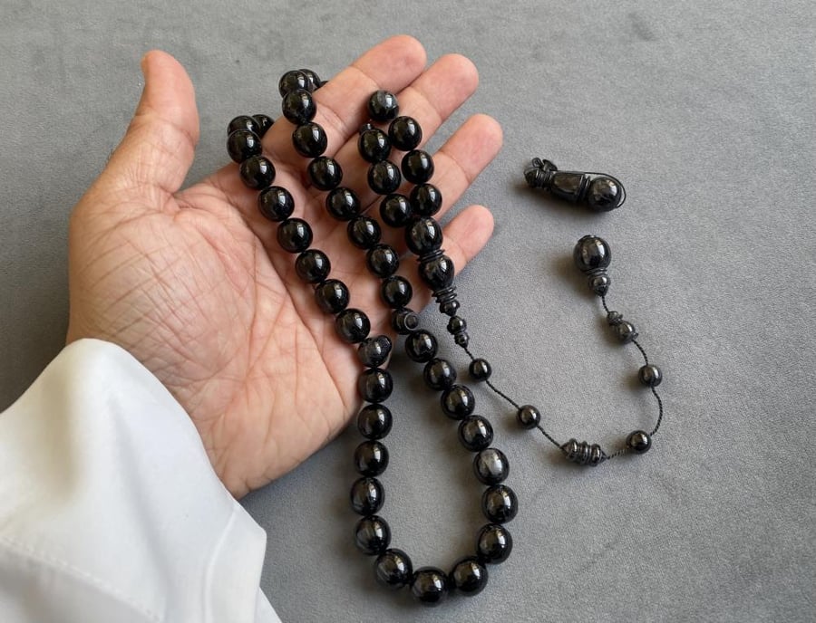 سبحة الليله الغائمة