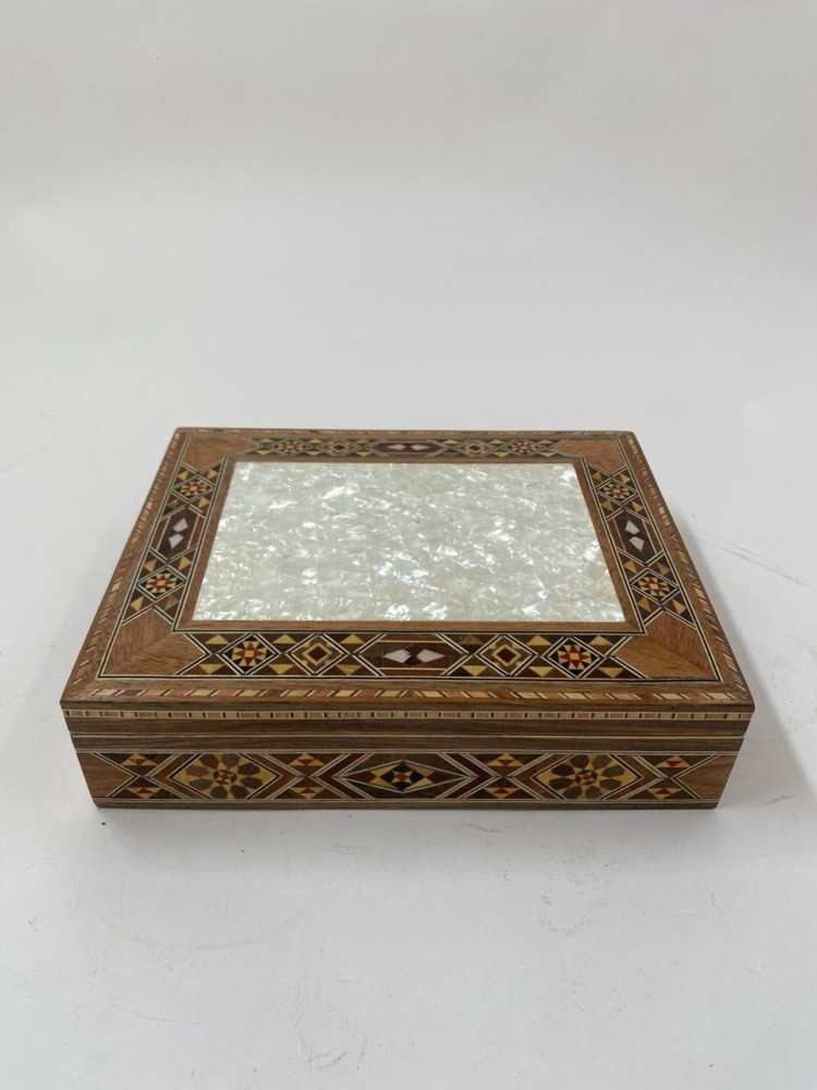صندوق سادة كبير