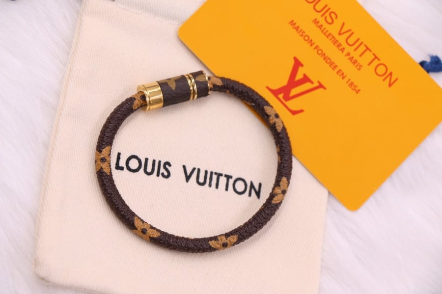 اسوارة لويس فيتون Louis Vuitton
