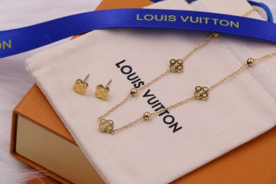 طقم لويس فيتون Louis Vuitton