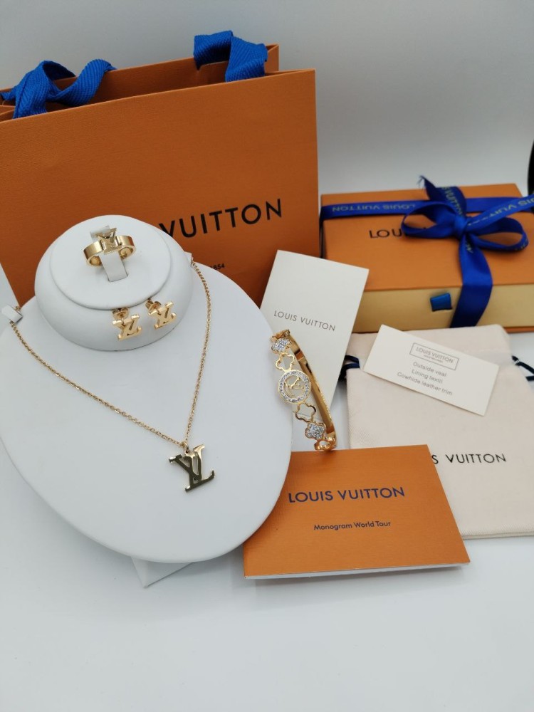 طقم لويس فيتون LOUIS VUITTON