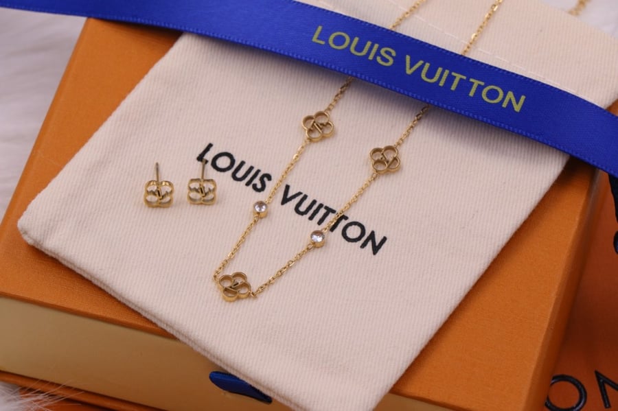 طقم لويس فيتون Louis Vuitton