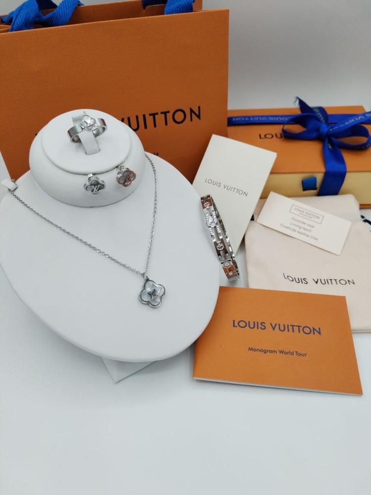 طقم لويس فيتون LOUIS VUITTON