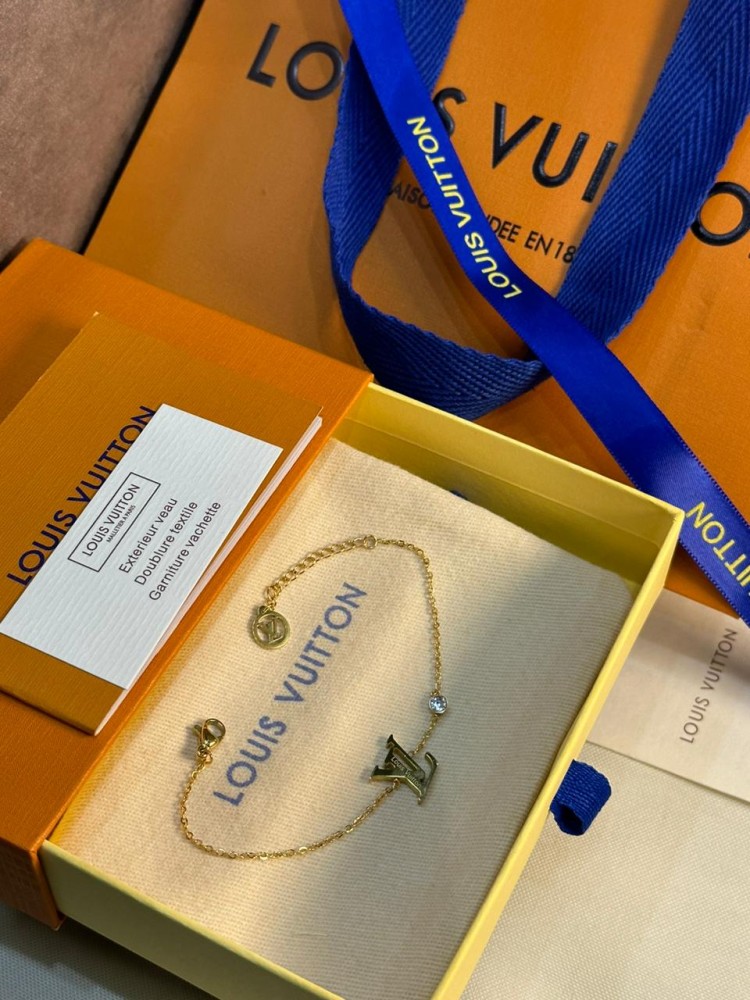 أسوارة لويس فيتون LOUIS VUITTON