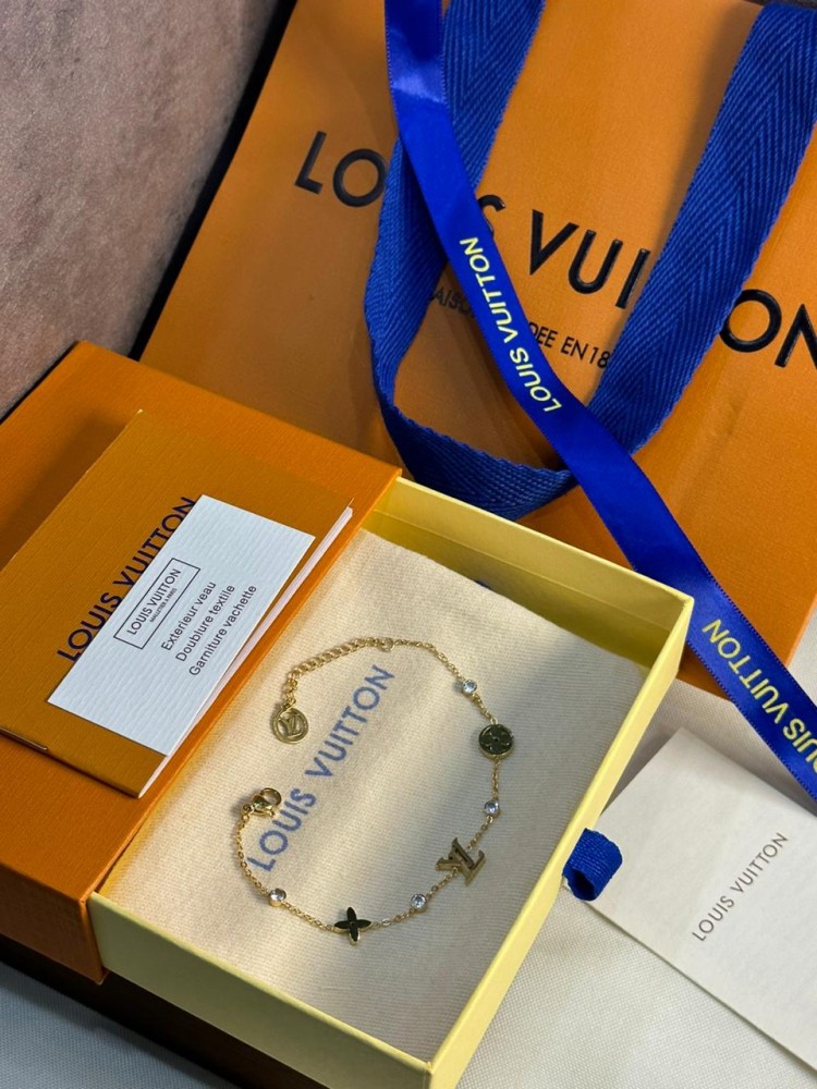 أسوارة لويس فيتون LOUIS VUITTON