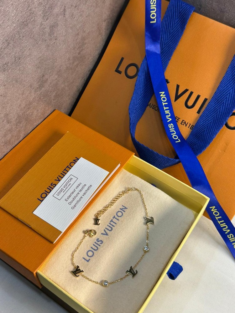 أسوارة لويس فيتون LOUIS VUITTON